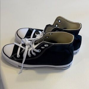 Converse Black and White High-Top Unisex Sneakers W Sz 7.5 M Sz 5.5. Tub 8